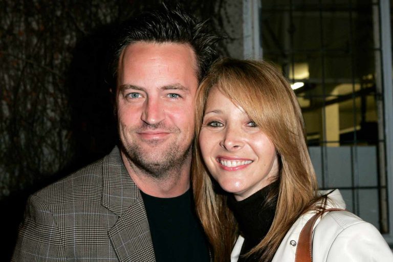 Lisa Kudrow Matthew Perry 010725 0cd7e41ab92d4b4e8b567ee50d20b53a.jpg