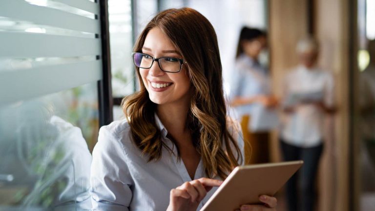 Woman Recommends Choosing Lifestyle Before Career.png