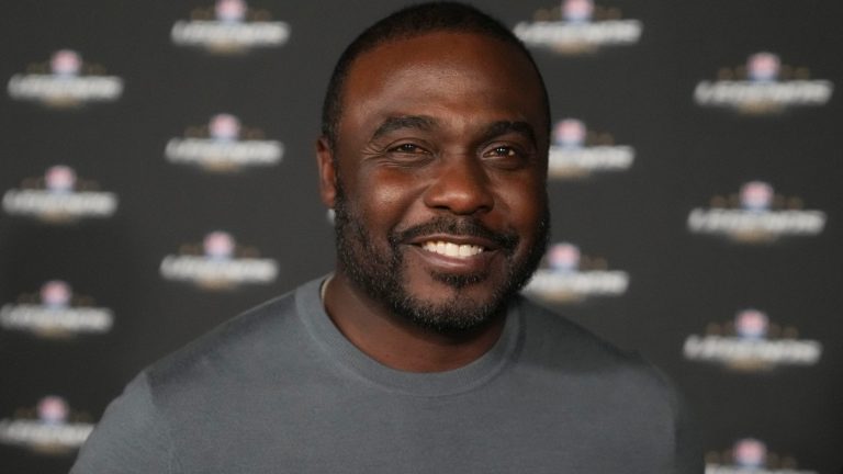 The salary of the Hall of Famer was revealed as the new coach of the runners of Deion Sanders 78396214007 Usatsi 17666812.jpg