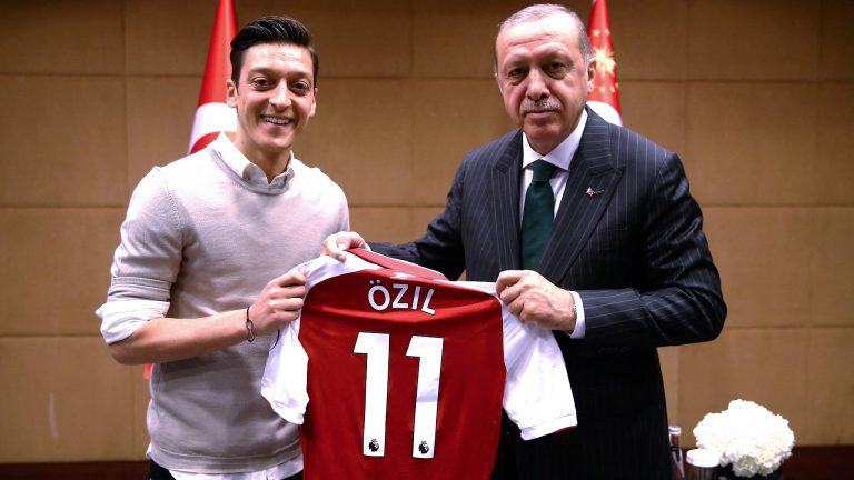 Mesut Ozil Erdogan 2018 London Afp.jpg