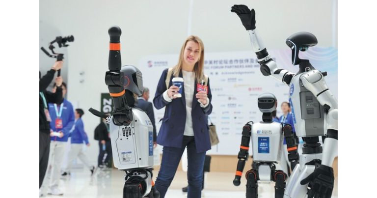 Humanoid Robots Attract Attention A Guest 2025 Zhongguancun Forum Annual.jpg