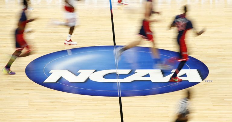 210621 Ncaa Basketball Court 2015 Ac 443p 6fd864.jpg