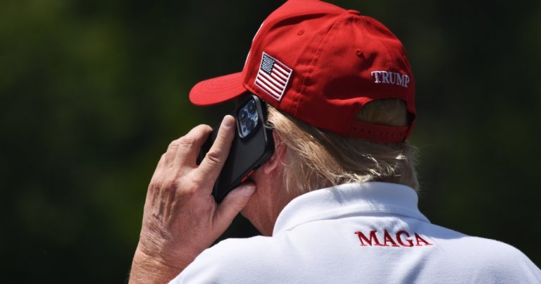 250505 Trump Phone Mb 1136 Ffc294.jpg