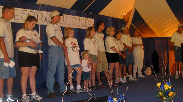 83738775007 Clinton Family 2003.jpeg