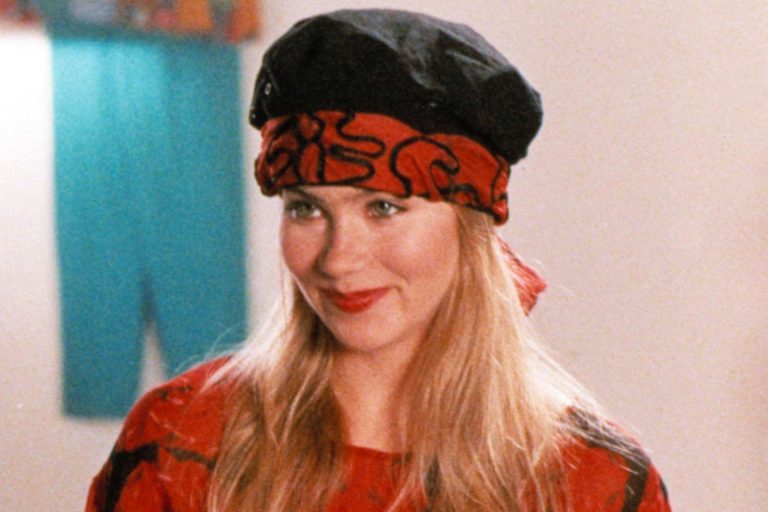 Christina Applegate Dont Tell Mom The Babysitters Dead 050825 998a40cc8aab4238af7f67dbd7cd7451.jpg