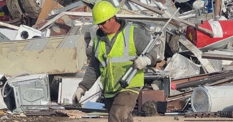 Scrap Yard Fight Pkg Frame 1303.jpg