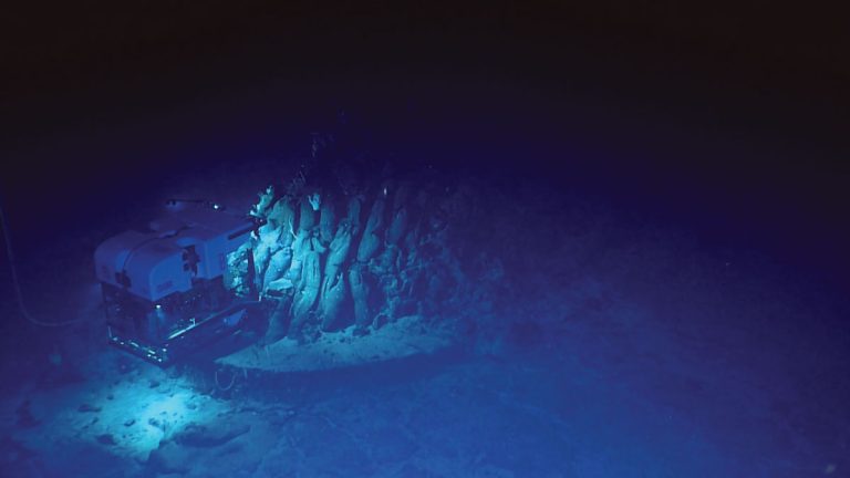 Volcanic Pillow Mound Hires.jpg