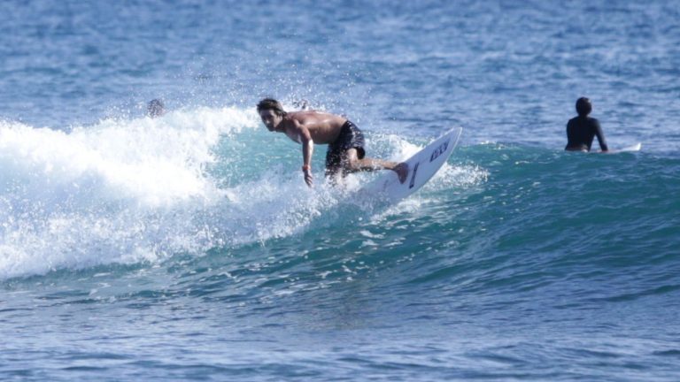 Hawaii Surfing Kewalo Hi 0601.jpeg