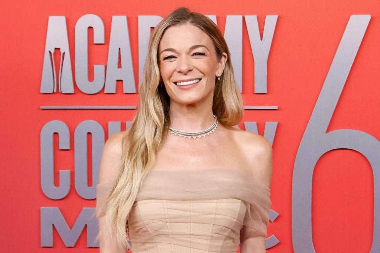 Leann Rimes 60th Academy Of Country Music Awards 2025 062525 7dcd0c87f1fd489dbe325481b3c6f168.jpg